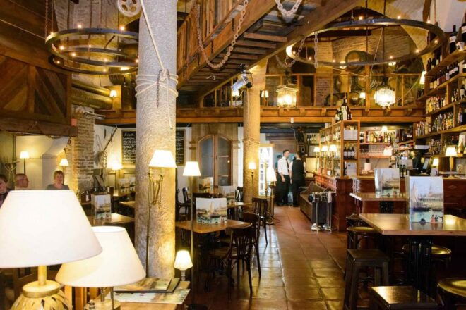 Seville: Tapas Dinner and Flamenco Show - Traditional Flavors and Flamenco Show
