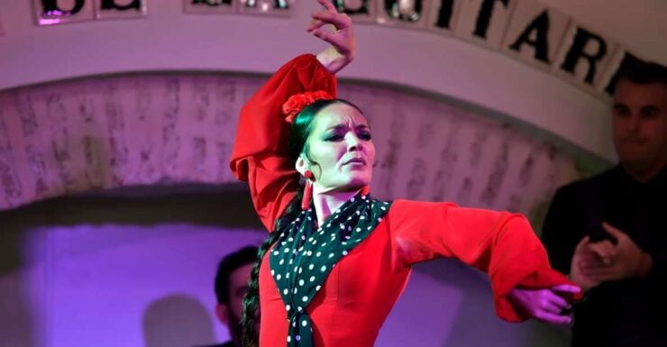 Seville: Ticket to Flamenco Show at La Casa De La Guitarra - Experience Highlights