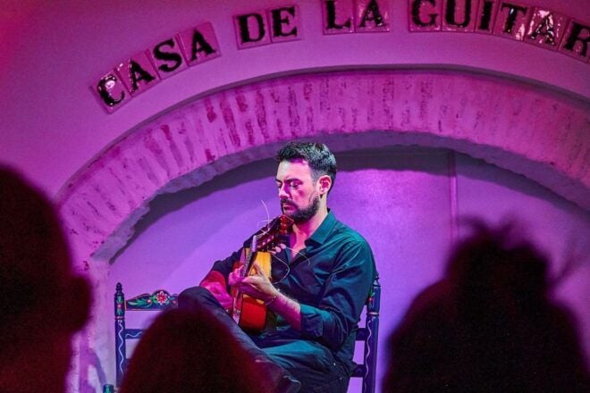 Seville: Ticket to Flamenco Show at La Casa De La Guitarra - Selecting Participants and Date