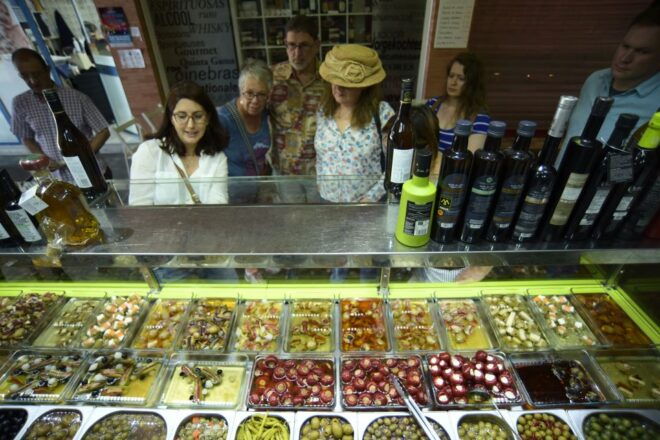 Seville: Triana Market Tour With Tastings - Experience