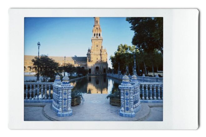 Seville:Polaroid Instant Photo Session + Walk - Free Cancellation and Meeting Point