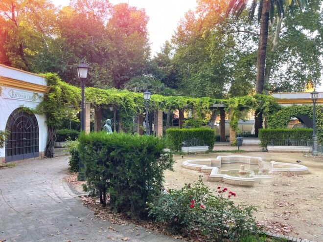 Seville:Polaroid Instant Photo Session + Walk - Wheelchair Accessibility and Ideal for
