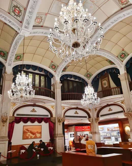 Shanghai: Bund and Astor House Hotel Walking Tour - Good To Know