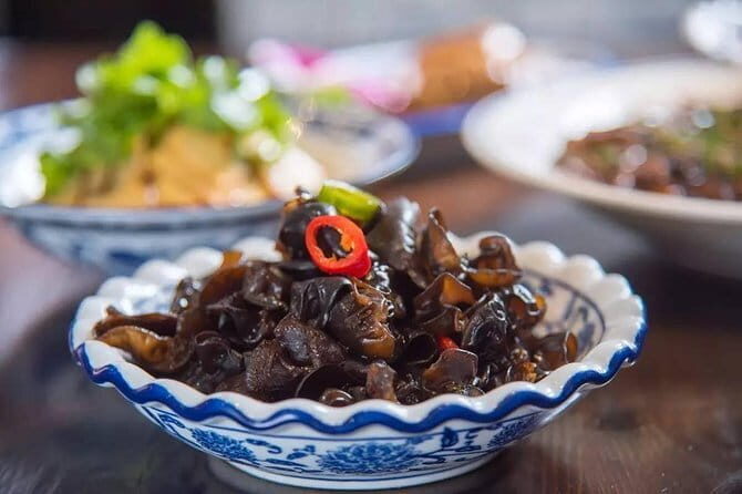 Shanghai by Night with Fine Local Dinner and VIP River Cruise Experiences - Why This Tour Works for You