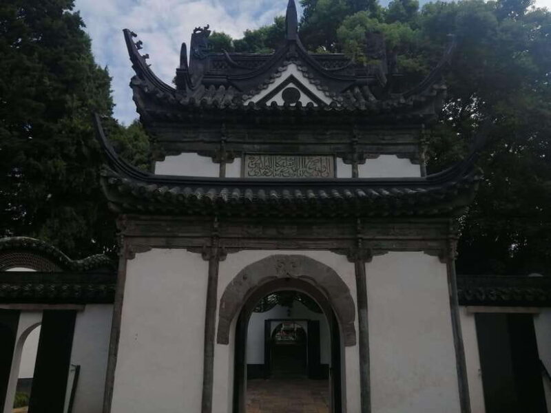 Shanghai: Guanding Temple and Muslim Mosque Guided Tour - Insight from Past Travelers