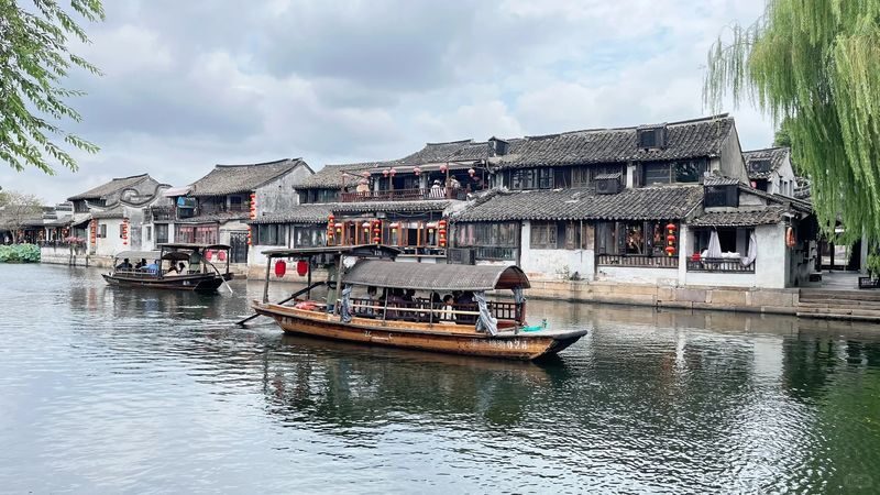 Shanghai + Hangzhou + Suzhou + Wuzhen 5-day 4-night group tour - Day 2: Suzhou gardens, Hanshan Temple and Wuzhen