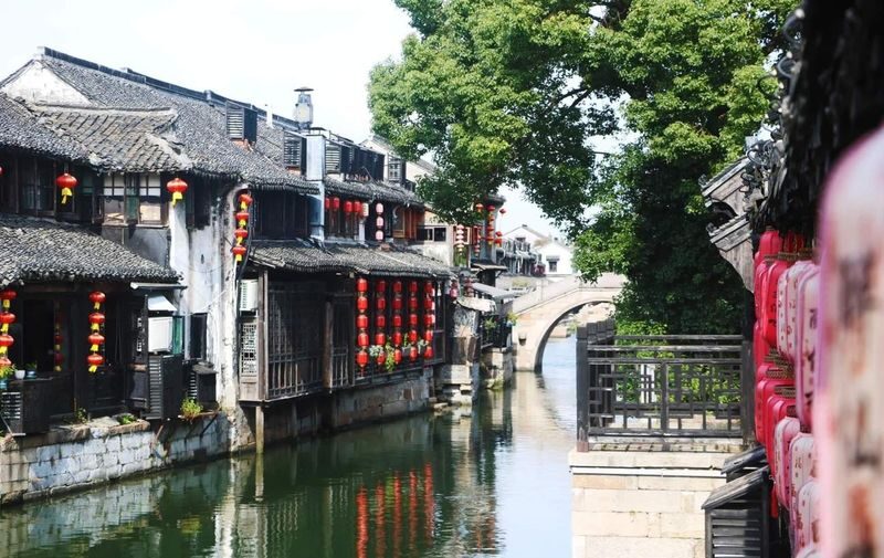 Shanghai + Hangzhou + Suzhou + Wuzhen 5-day 4-night group tour - Day 4: West Lake, Hefang Street and a tea-themed lunch