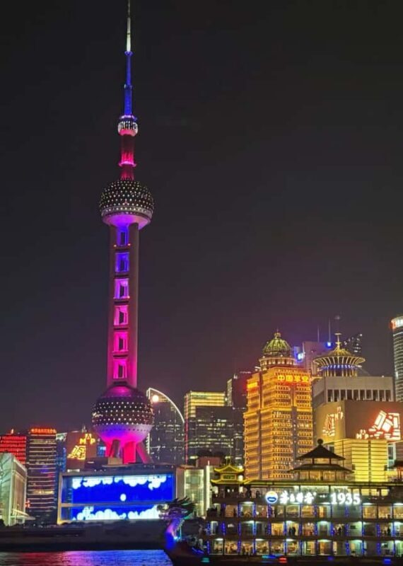 Shanghai Huangpu River Evening Cruise Ticket with Dinner - An In-Depth Look at the Shanghai Huangpu River Evening Cruise