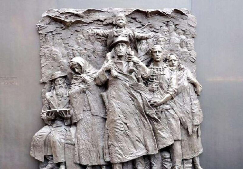 Shanghai: Jewish Ghetto and Shanghai Bund Private Tour - The Iconic Bund and Its Architectural Marvels