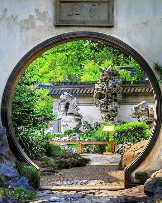 Shanghai: Jing'an Temple, Yu Garden, and Bazaar Private Tour - Discovering Jingan Temple