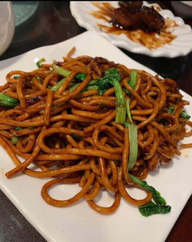 Shanghai Local Cuisine Food & Huangpu River Night View 1-Day Tour - Dinner first, river lights after