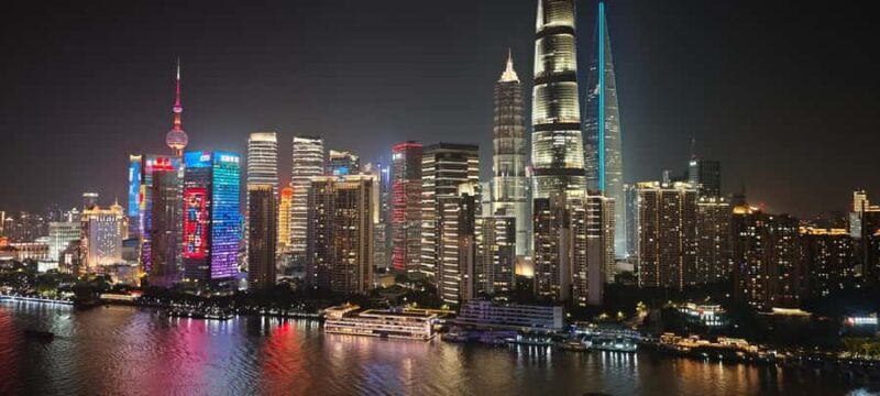 Shanghai Night Tour: Old Town, Local Dinner & Rooftop Bar - Exploring the Old Town at Night