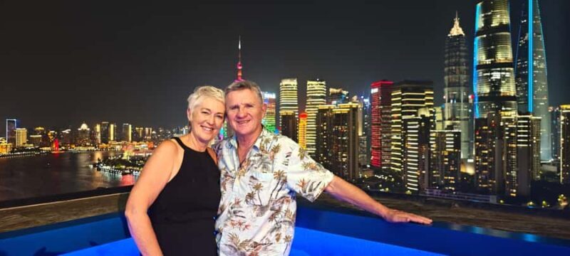 Shanghai Night Tour: Old Town, Local Dinner & Rooftop Bar - Sky-High Views from the Rooftop Bar