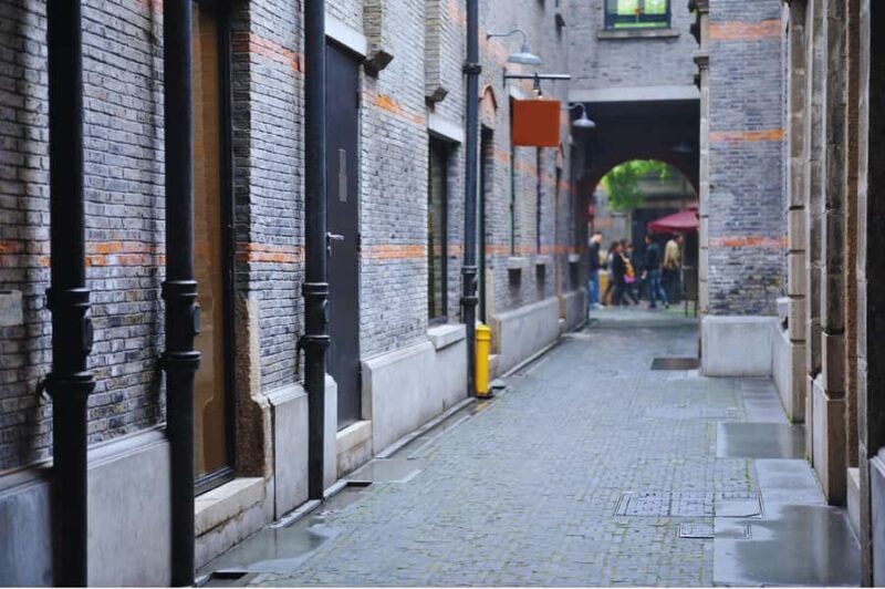 Shanghai: Old Town Half-Day Vintage Bike Tour (Night Option) - Group Size and Guides