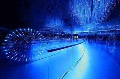 Shanghai Oriental Pearl Tower + Revolving Restaurant Buffet Half-Day Tour Experience - A slow turn over the dinner table
