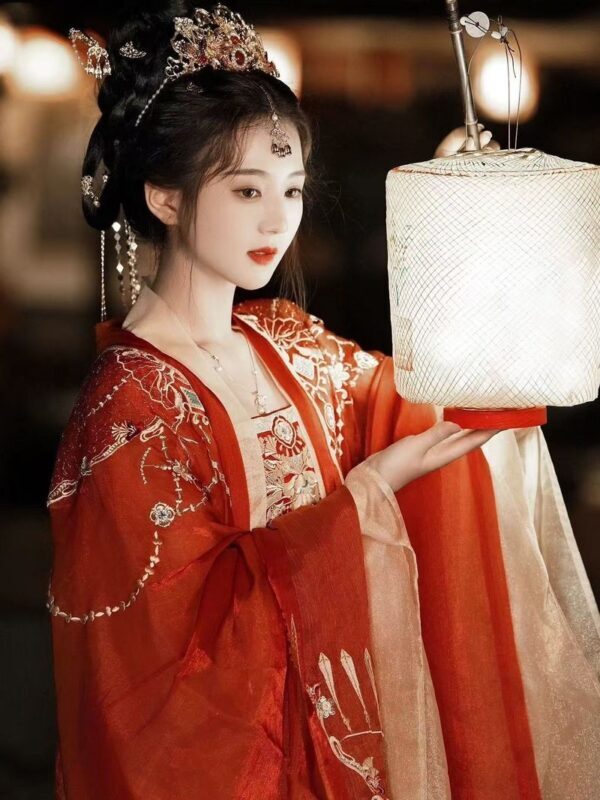 Shanghai Yu Garden/Chenghuang Temple/The Bund Ancient Costume Hanfu, Cheongsam Experience and Travel Photography - Choosing Hanfu or qipao at the Fuzhou Road studio