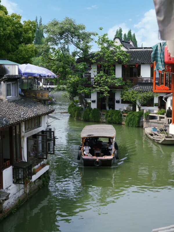Shanghai Zhujiajiao Ancient Town & Shanghai Film Park 1-Day Tour - Lunch and the optional boat ride