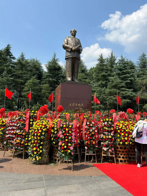 Shaoshan 1-Day Tour of Comrade Mao Zedongs Former Residence (Changsha Departure and Return) - Mao Zedong Square is the emotional center