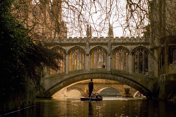 Shared Punting Tour in Cambridge - Learning About Cambridges History