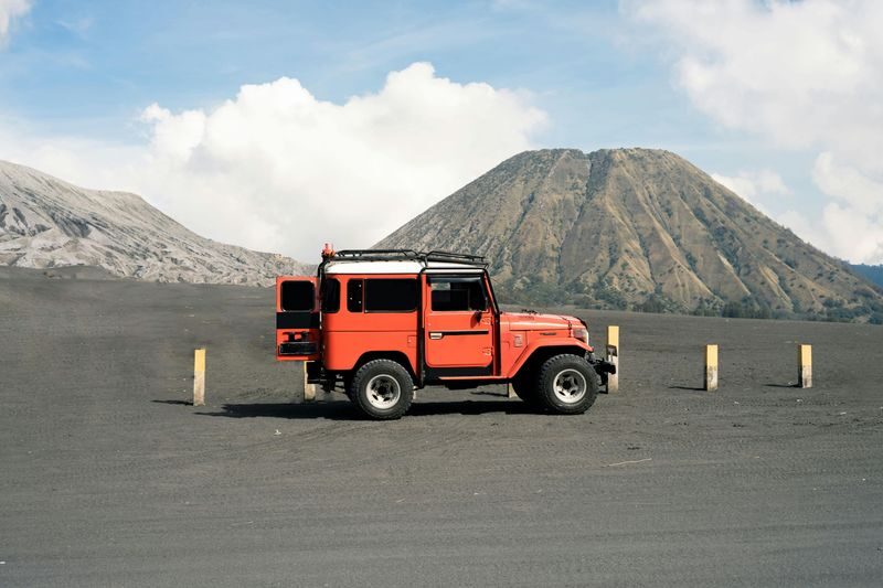 Shared Tour 3D2N Mount Bromo, Tumpak Sewu, and Ijen from Surabaya - What the shared format means on the road