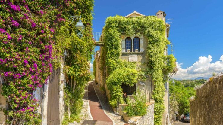Shared Tour: the Most Beautiful Medieval Villages, Full Day. - Gourdon: A Picturesque Perched Village at 758 Meters