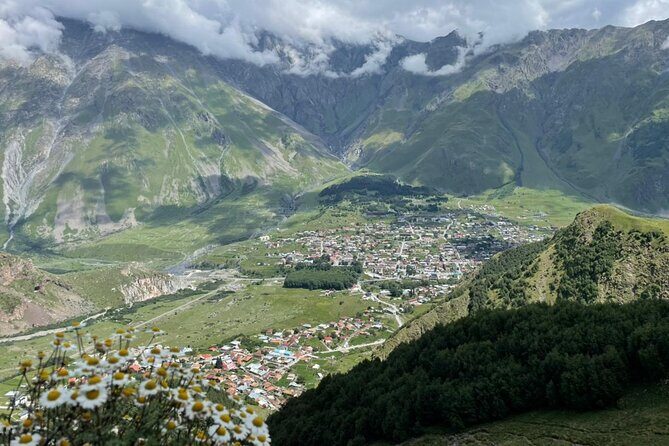 Shared Transfer from Kazbegi to Tbilisi - Who is This Transfer Best For?