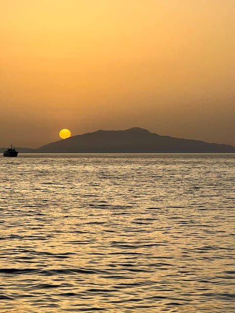Sharing Sunset Boat Tour With Hotel Pickup - Inclusions and Amenities