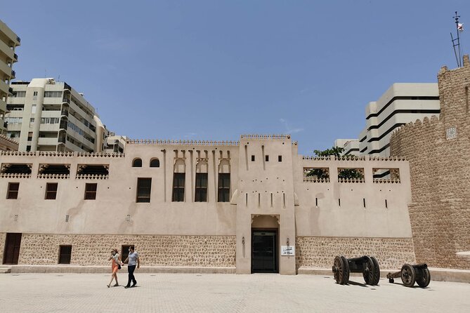 Sharjah Half-Day Tour With Traditional Lunch From Dubai - Guided Tour and Commentary