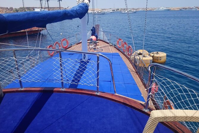 Sharm El Sheikh by Night Dinner on Yacht With Belly Dancer Show - Directions and Accessibility