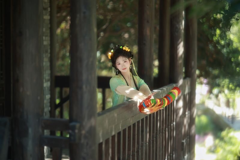 Shenzhen Hanfu photoshoot experience (clothing rental + ancient style makeup experience + optional photography photoshoot) - Choose a costume that sets the mood