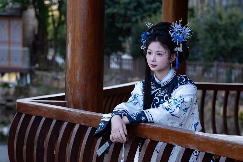 Shenzhen Hanfu photoshoot experience (clothing rental + ancient style makeup experience + optional photography photoshoot) - Decide whether you want the photoshoot