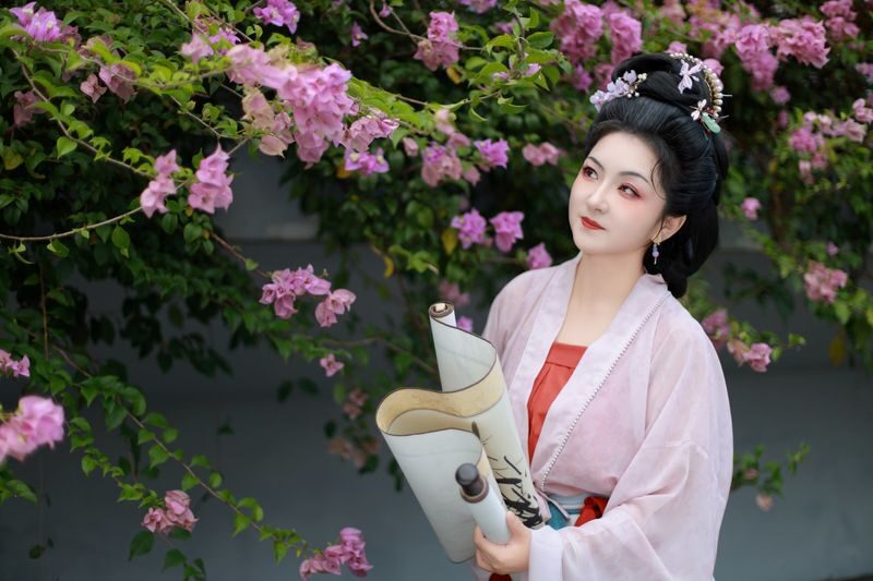 Shenzhen Hanfu photoshoot experience (clothing rental + ancient style makeup experience + optional photography photoshoot) - What the visit is likely to look like