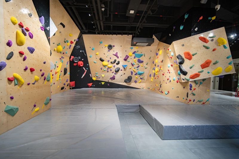 Shenzhen Large Comprehensive Climbing Gym: Banana Climbing - At a glance: routes, packages, and practical details