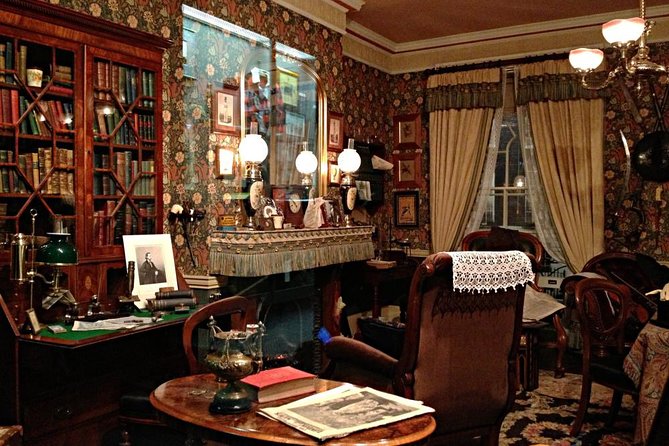 Sherlock Holmes Museum & Westminster Walking Tour - Local Fun Guide Provided