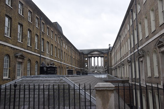 Sherlock Holmes Walking Tour in London - Positive Experiences and Guides Presentation