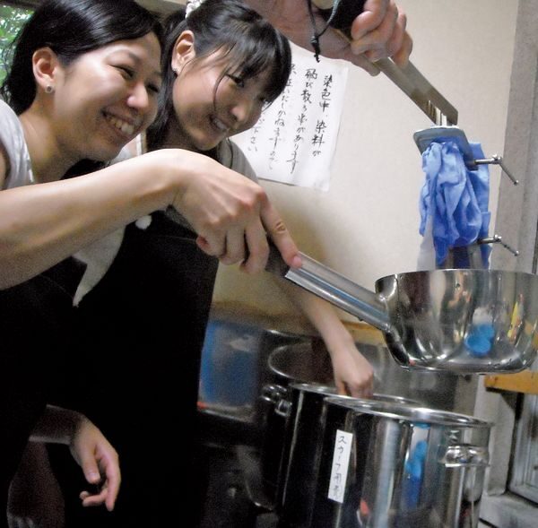 Shibori Class in KYOTO SHIBORI MUSEUM - A practical stop near Nijo Castle