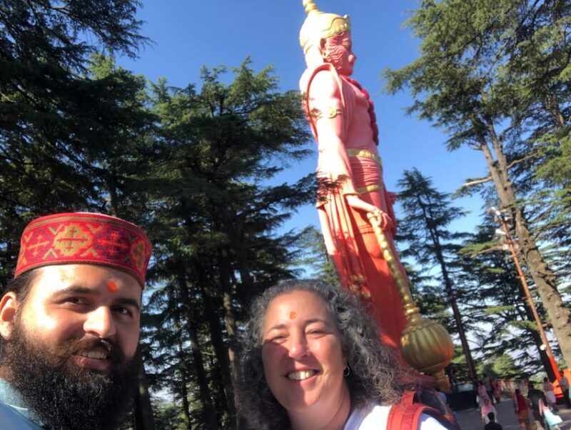 Shimla: Hiking Tour to Jakhu Hill with Local Guide - Reaching Shri Hanuman Mandir and the Statue
