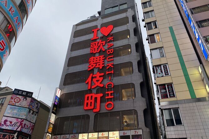 Shinjuku Night Walking Tour with Japanese Tokyo local - A Closer Look at the Itinerary