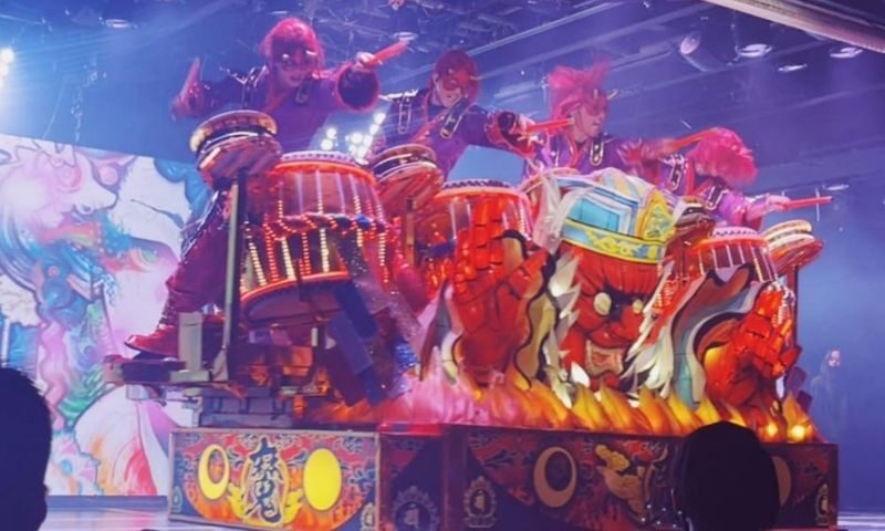 Shinjuku Samurai Show (including two drinks and Izakaya dinner) - Kabukicho spectacle, not a history lesson