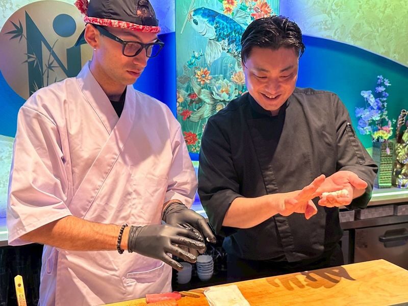 Shinsaibashi: SHIN NIPPON Artisan Sushi Making Course - What the eight-seat format means for you