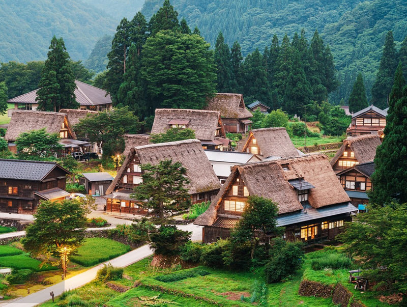 Shirakawa-go Gassho Village & Hida Takayama Old Town Walking Day Tour in Central Japan (Departing from Nagoya) - Takayama’s Sanmachi streets: browse, taste, and choose