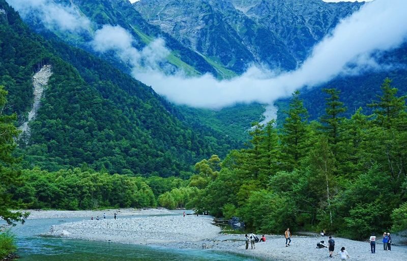 Shirakawa-go Gassho-zukuri Village & Kamikochi & Hida-Takayama 2-Day Tour - Includes Stay at Hotel Associa Takayama Resort (Departing from Nagoya) - Shirakawa-go’s steep roofs and mountain setting