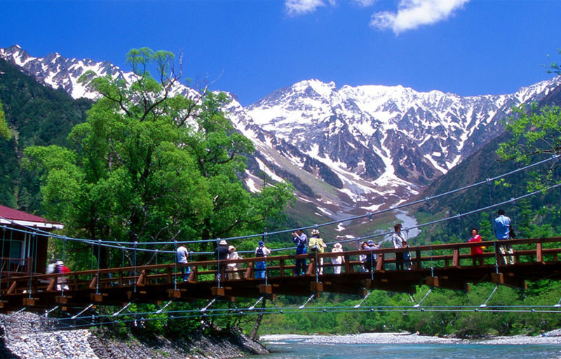 Shirakawa-go Gassho-zukuri Village & Kamikochi & Hida-Takayama 2-Day Tour - Includes Stay at Hotel Associa Takayama Resort (Departing from Nagoya) - Kamikochi: choose a gentle river walk or a longer loop