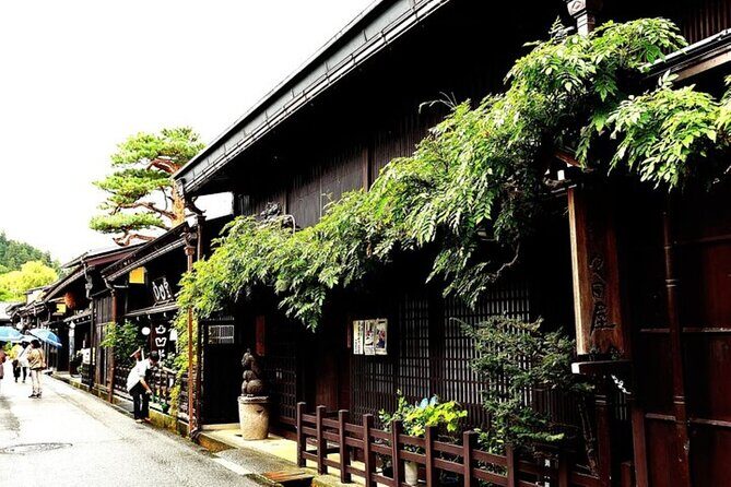 Shirakawa-go, Hida Takayama Day and Old Town Tour from Nagoya - FAQs