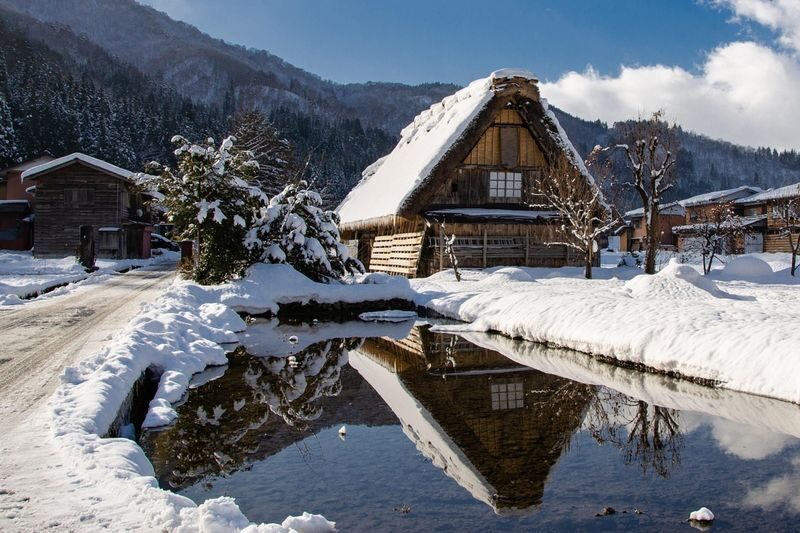 Shirakawa-go UNESCO Heritage Winter Tour From Kanazawa - Shirakawa-go’s thatched roofs and snowy paths
