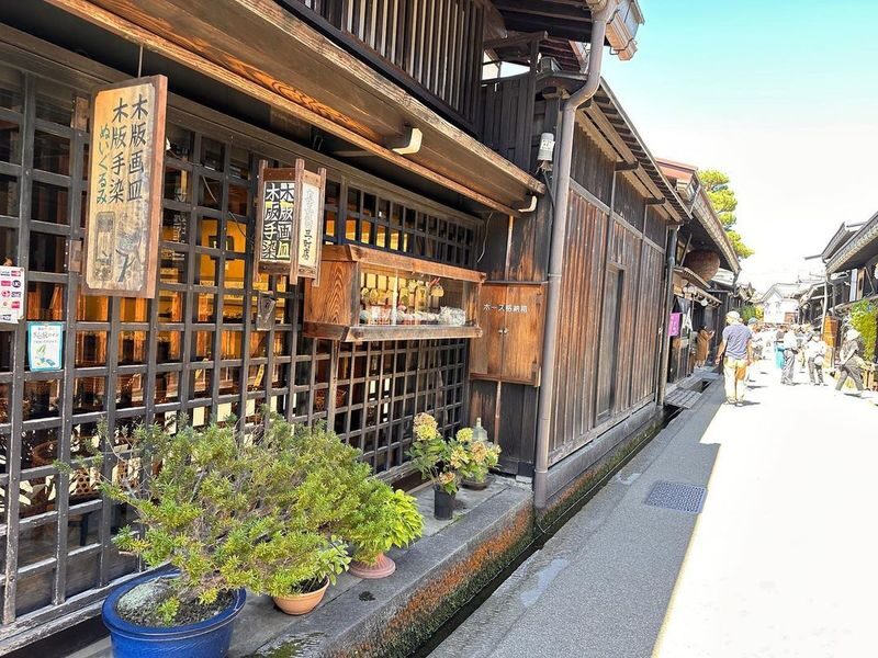 Shirakawa-go Winter Illumination & Takayama Old Town Tour - What the price buys, and what it doesn’t