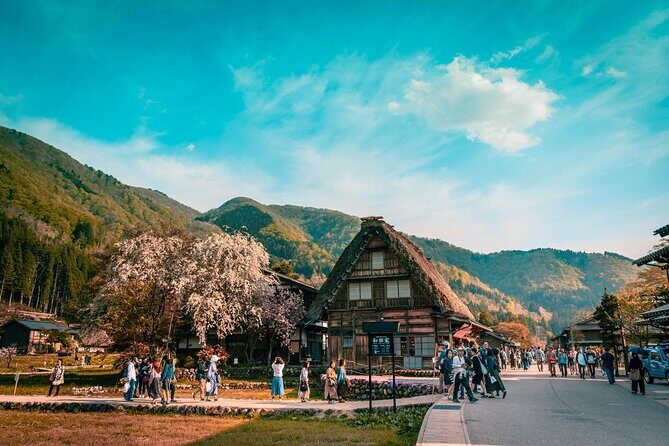 Shirakawago & Kanazawa from Kyoto by bullet train - The Beauty of Kenrokuen Garden in Kanazawa