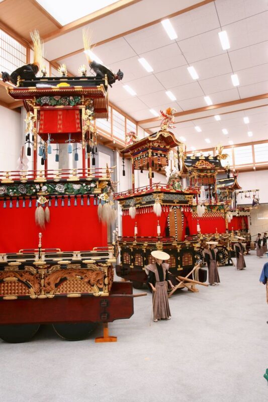 Shirakawago & Takayama Full Day Tour from Kanazawa - What the $175.30 starting price buys