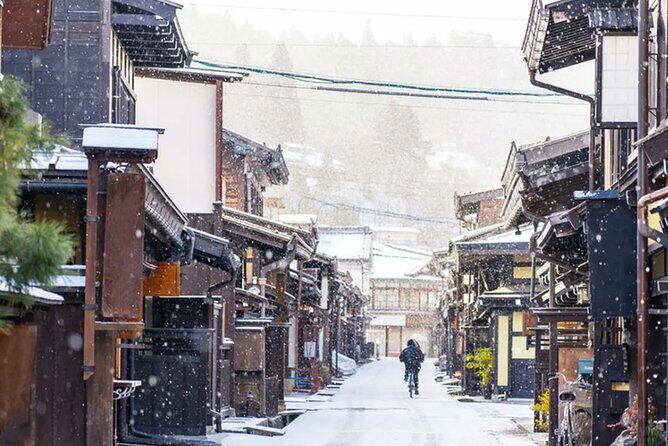 Shiroyama Shirakawa-go Day Trip from Nagoya - FAQ