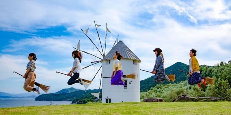 Shodoshima Island Tour Bus (Kagawa) - What the guide and audio app add